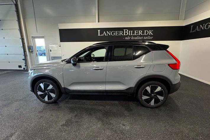 Grå Volvo XC40 fra 2024