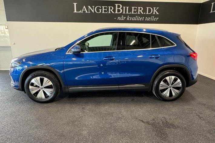 Blå Mercedes EQA250+ fra 2024