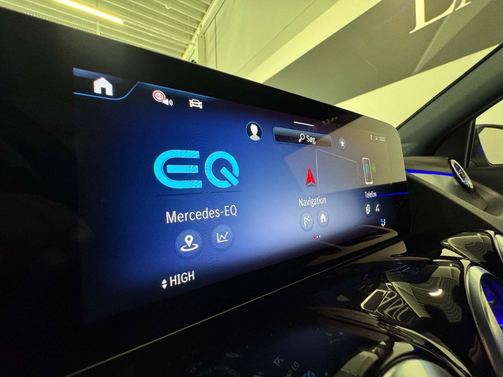 Blå Mercedes EQA250+ fra 2024