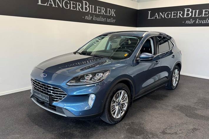 Blå Ford Kuga fra 2020 set udefra