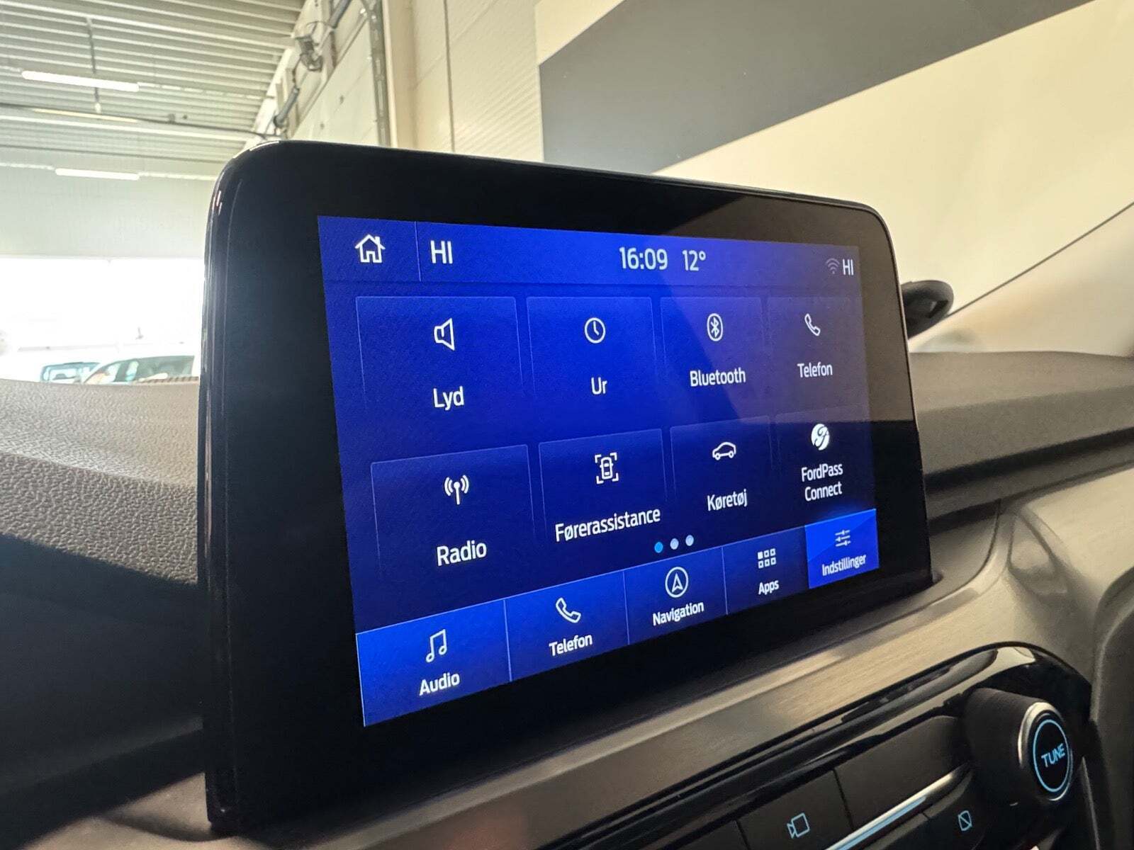 Blå Ford Kuga fra 2020