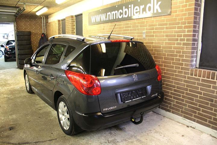 Grå Peugeot 207 fra 2012