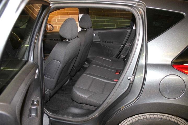 Grå Peugeot 207 fra 2012