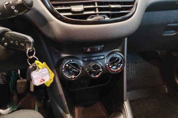 undefined Peugeot 208 fra 2014