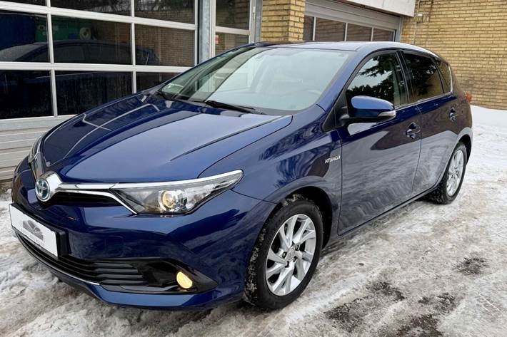 Blå Toyota Auris fra 2016