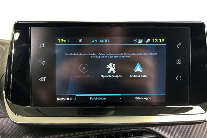 Grå Peugeot e-208 fra 2023