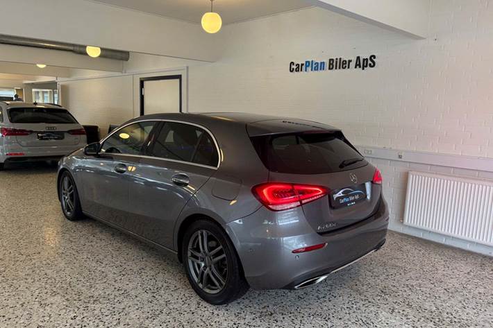 Grå Mercedes A200 d fra 2022