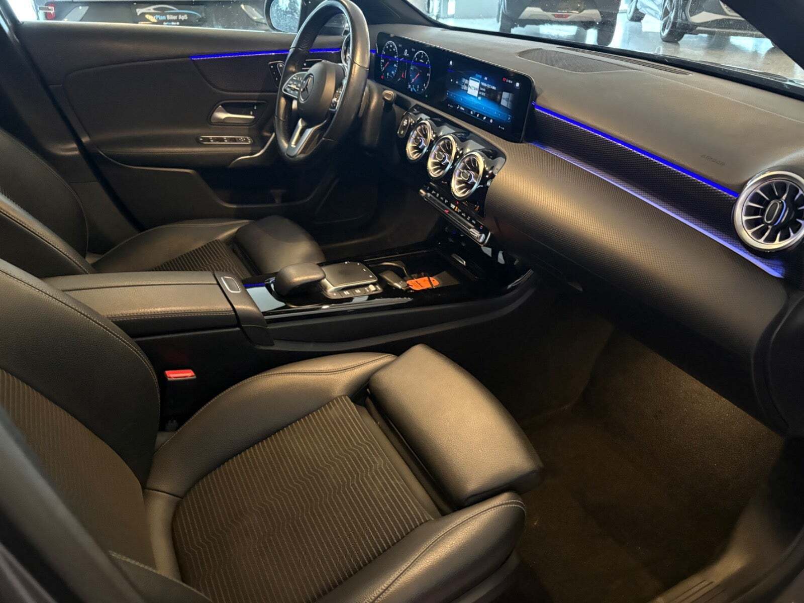 Grå Mercedes A200 d fra 2022