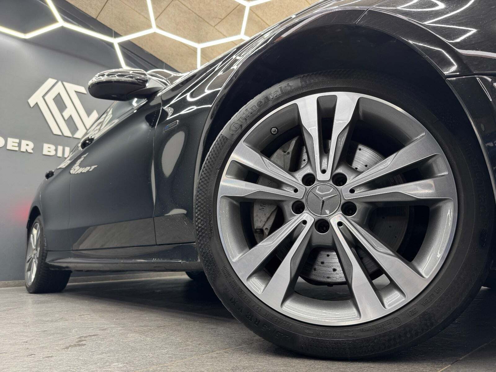 Mercedes C300 de 2,0 AMG Line Night Edition stc. aut.