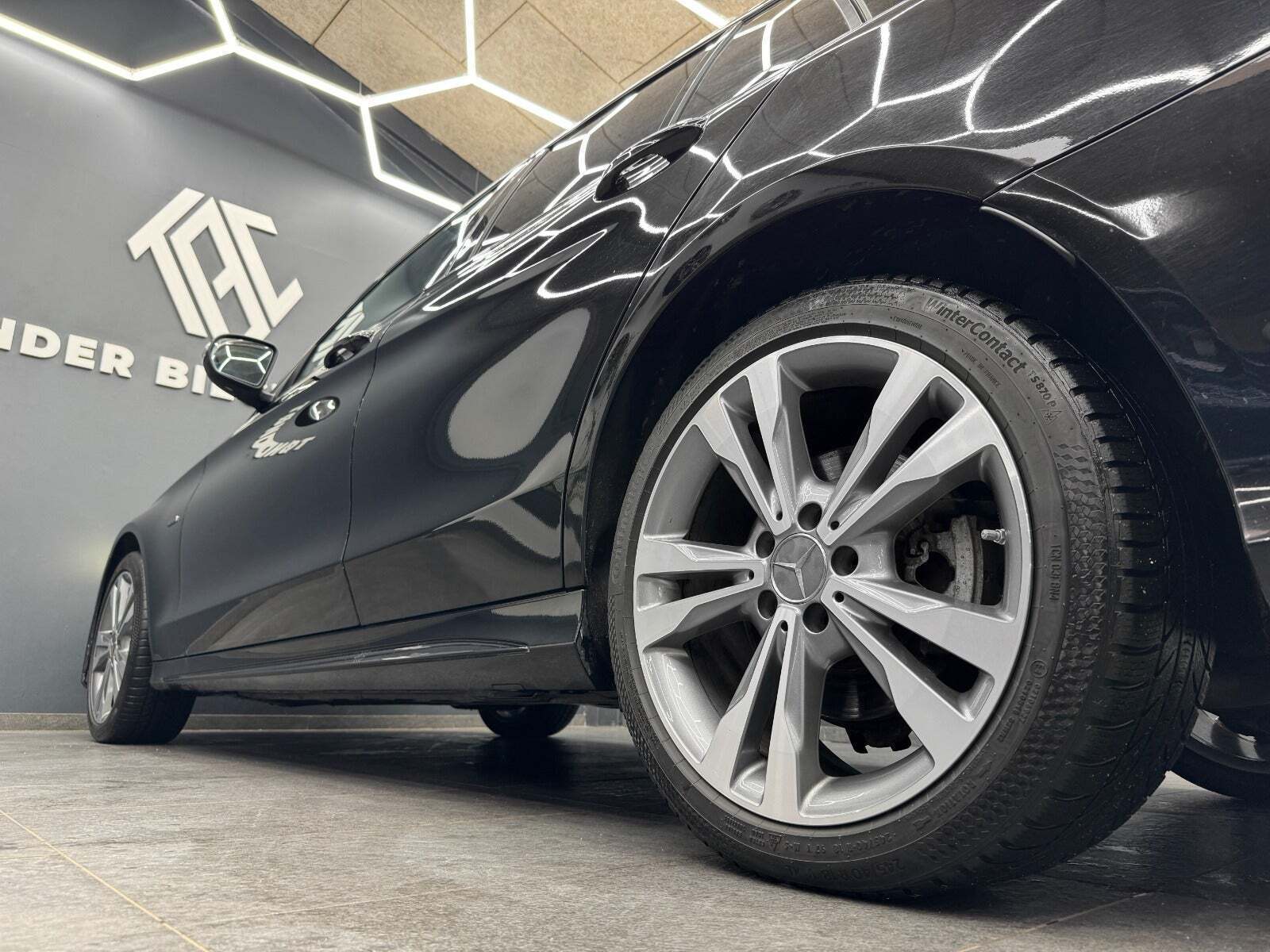 Sort Mercedes C300 de fra 2021