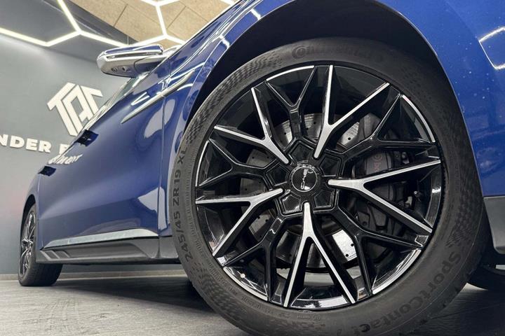 Blå BYD Han fra 2024 set udefra