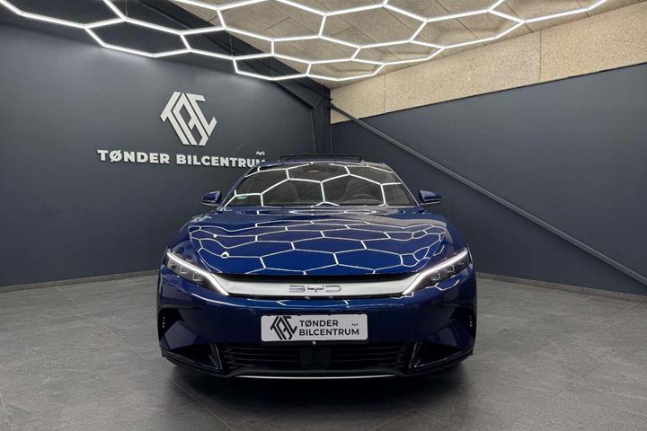 Blå BYD Han fra 2024 set udefra