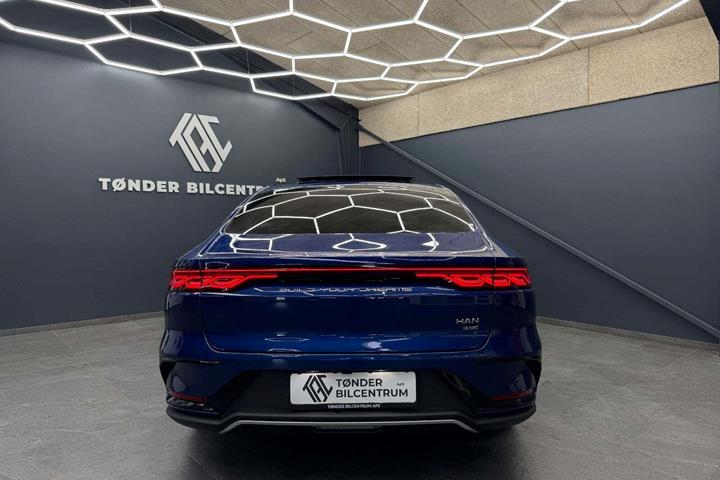 Blå BYD Han fra 2024 set udefra