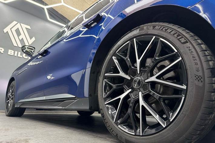 Blå BYD Han fra 2024 set udefra