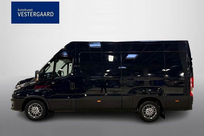 Sort Iveco Daily fra 2023