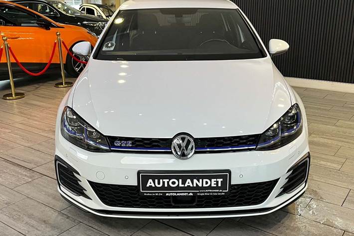 Hvid VW Golf VII fra 2020
