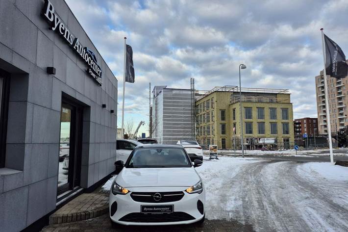 Hvid Opel Corsa fra 2021