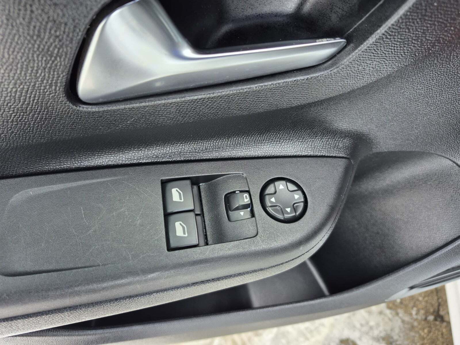 Hvid Opel Corsa fra 2021