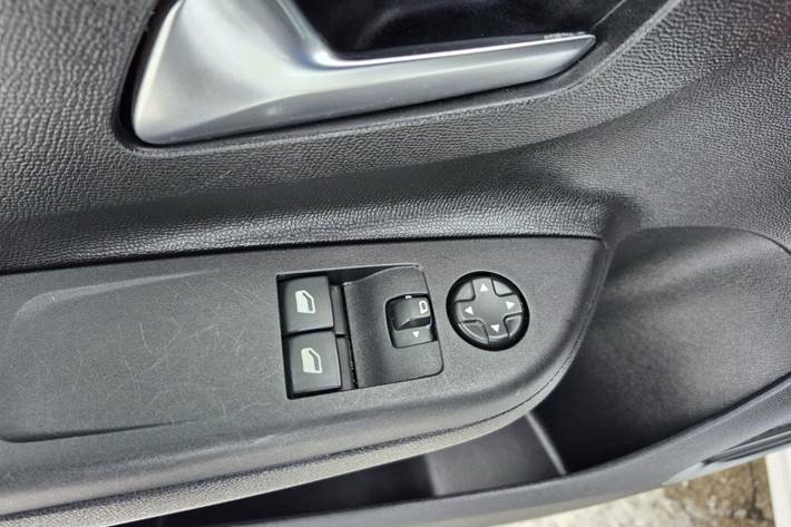 Hvid Opel Corsa fra 2021