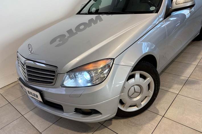 Sølv Mercedes C230 fra 2008