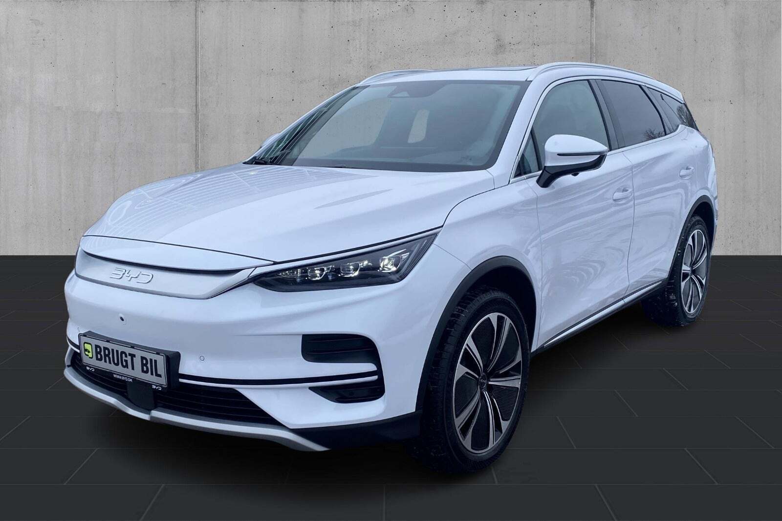 Hvid BYD Tang fra 2024 set udefra