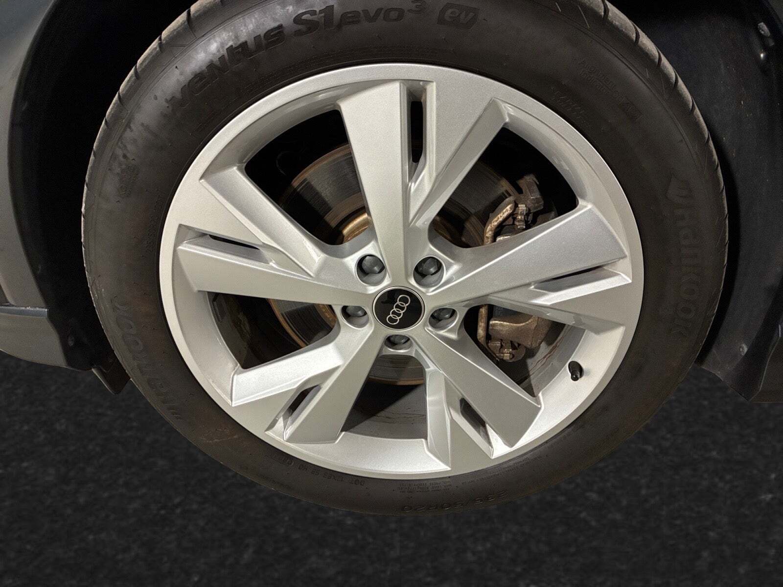 Sort Audi Q4 e-tron fra 2024