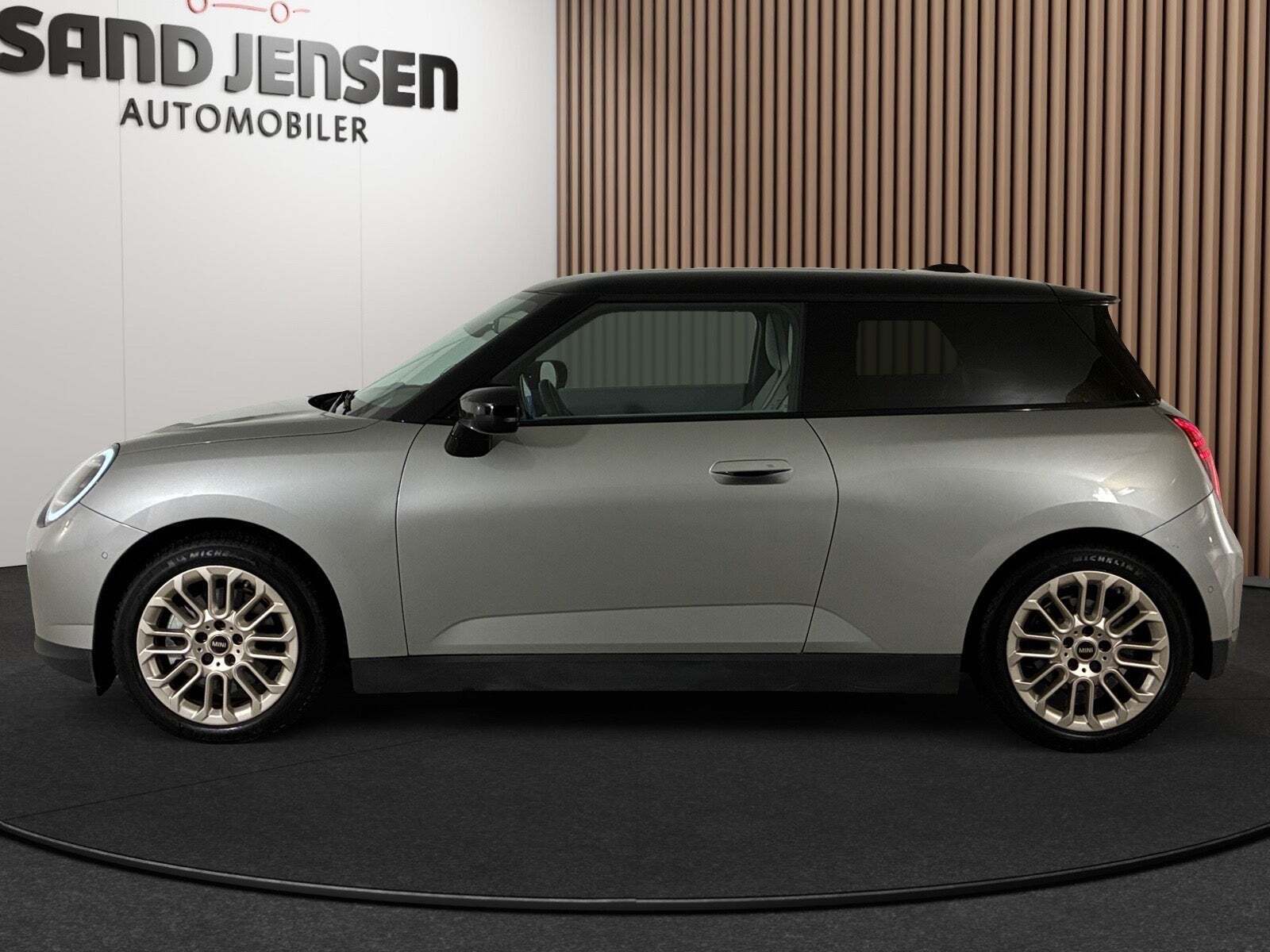 Mini Cooper E Favoured Trim M