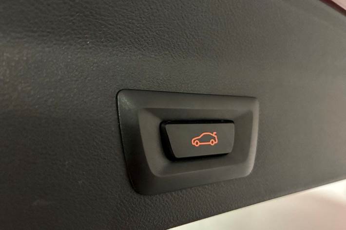 Grå BMW iX3 fra 2023