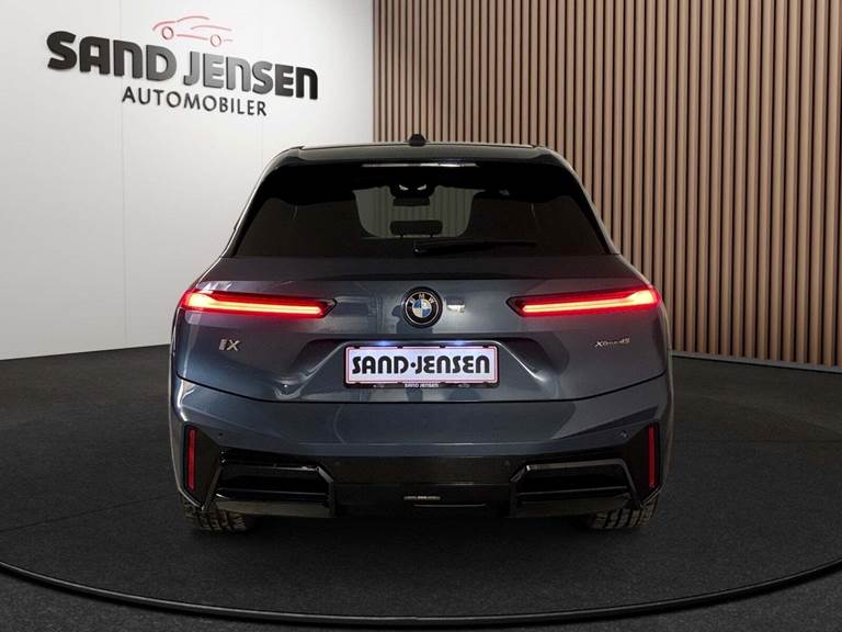 BMW iX xDrive45 M-Sport