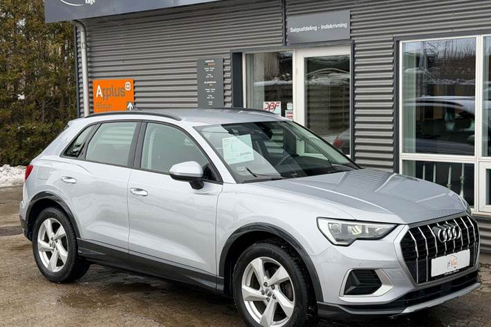 Sølv Audi Q3 fra 2019 set udefra