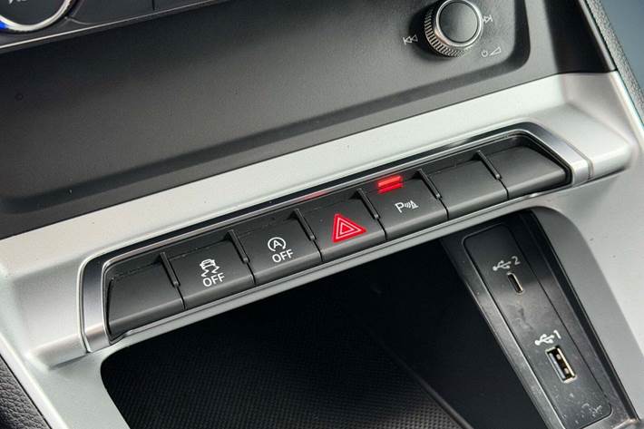 Sølv Audi Q3 fra 2019