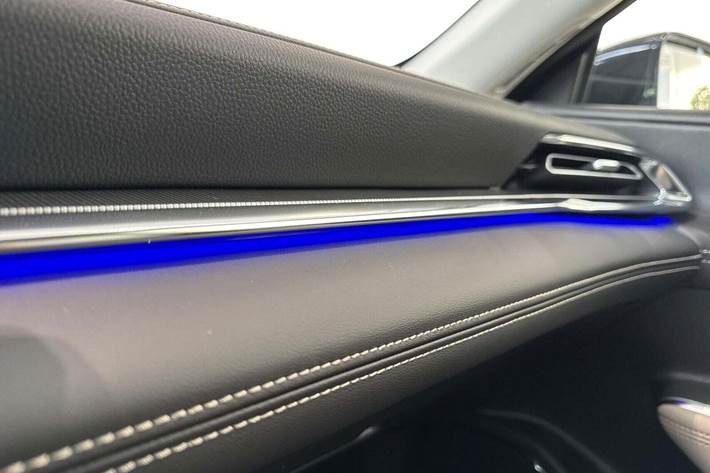 Blå Mazda 6e fra 2025