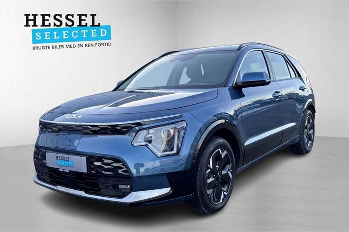 Blå Kia Niro fra 2023 set udefra