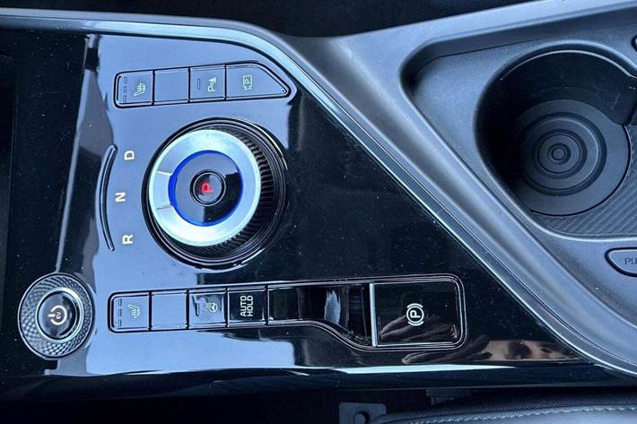 Blå Kia Niro fra 2023