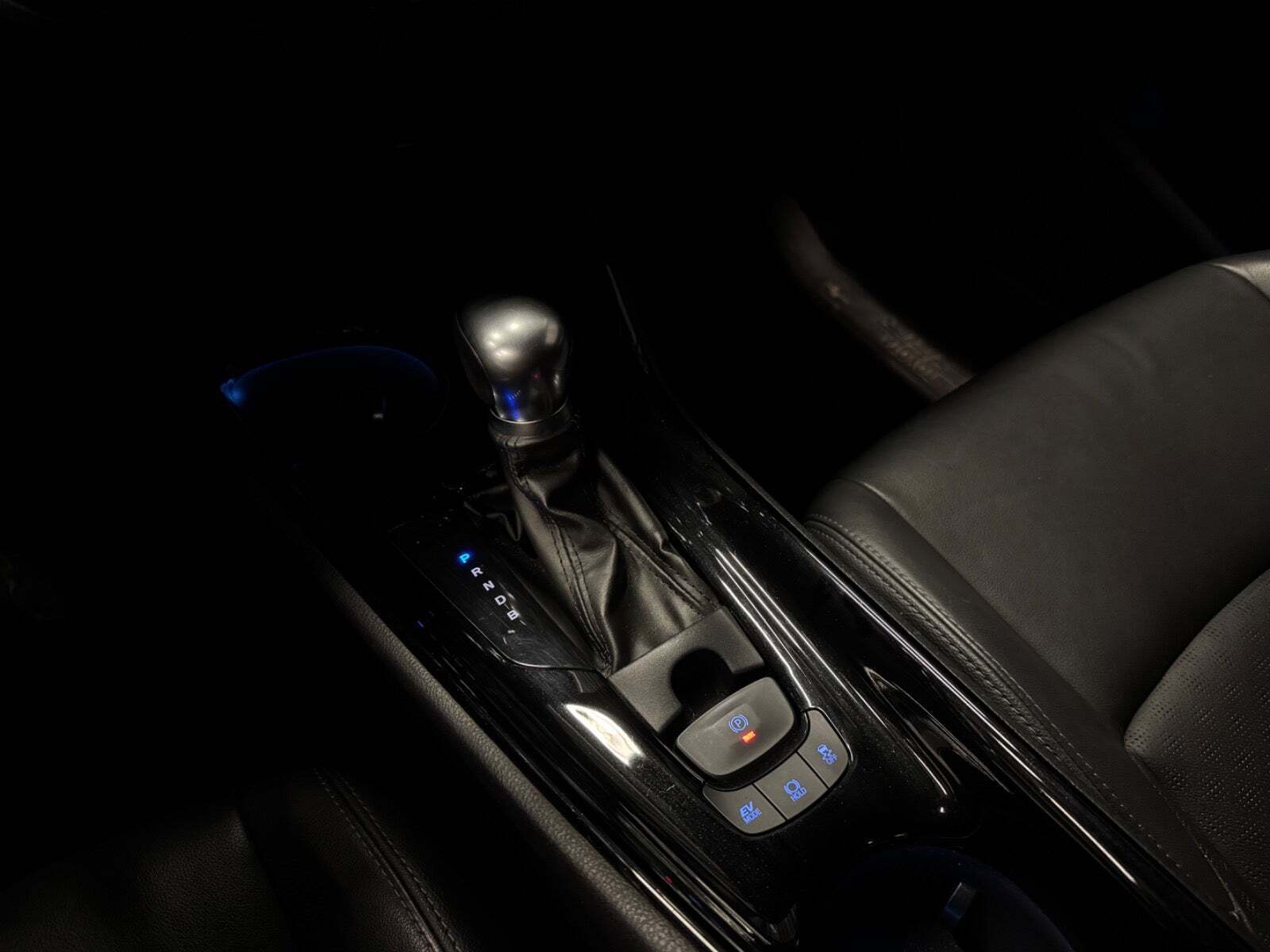 Sort Toyota C-HR fra 2019