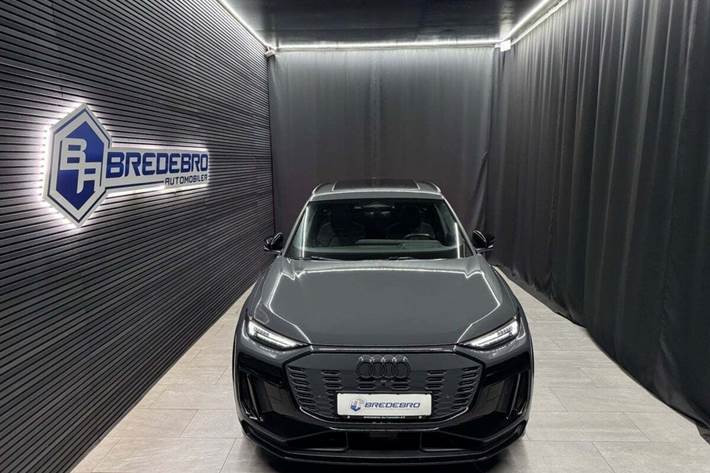 Grå Audi Q6 e-tron fra 2024