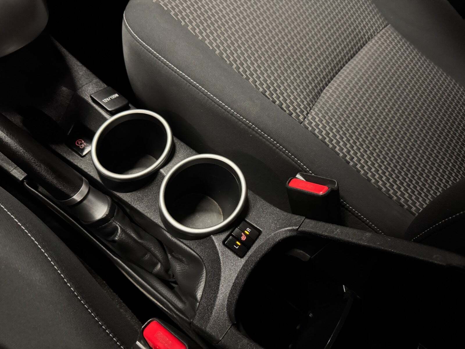 Grå Toyota Sportsvan fra 2014