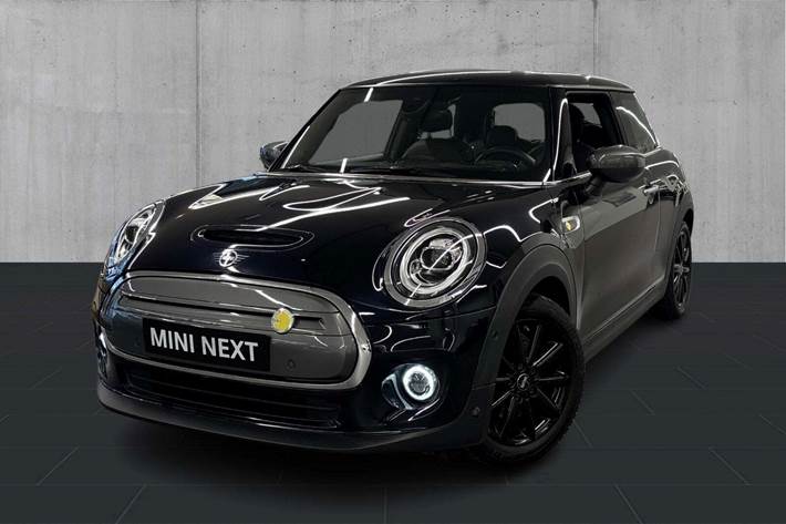 Sort Mini Cooper SE fra 2021 set udefra