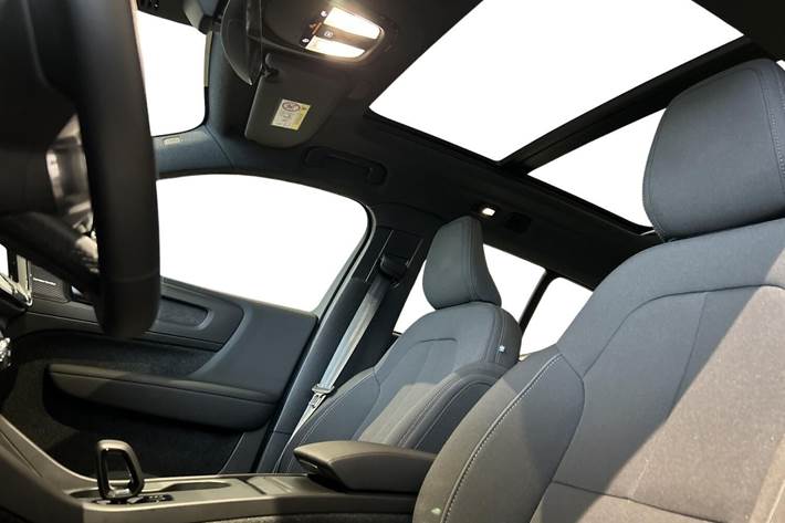 Sort Volvo EX40 fra 2024