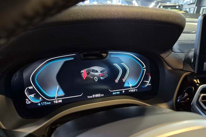 Blå BMW iX3 fra 2023