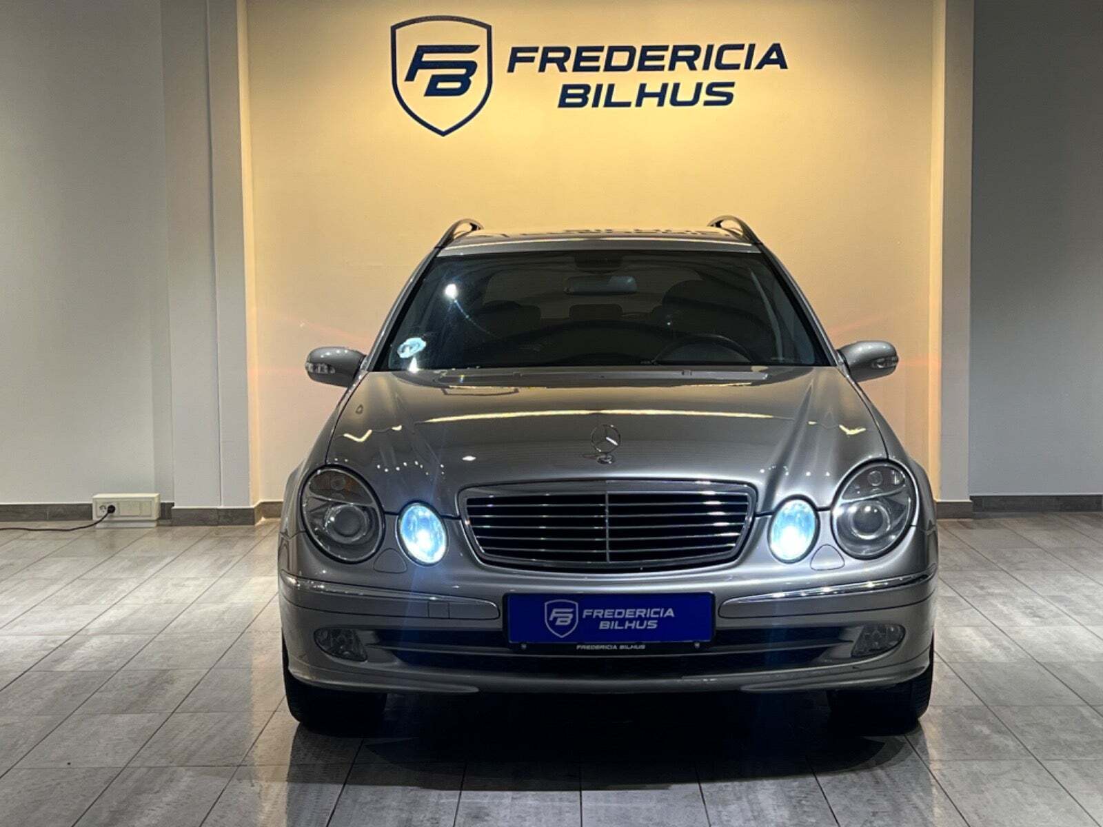 Mercedes E240 2,6 Avantgarde stc. aut.