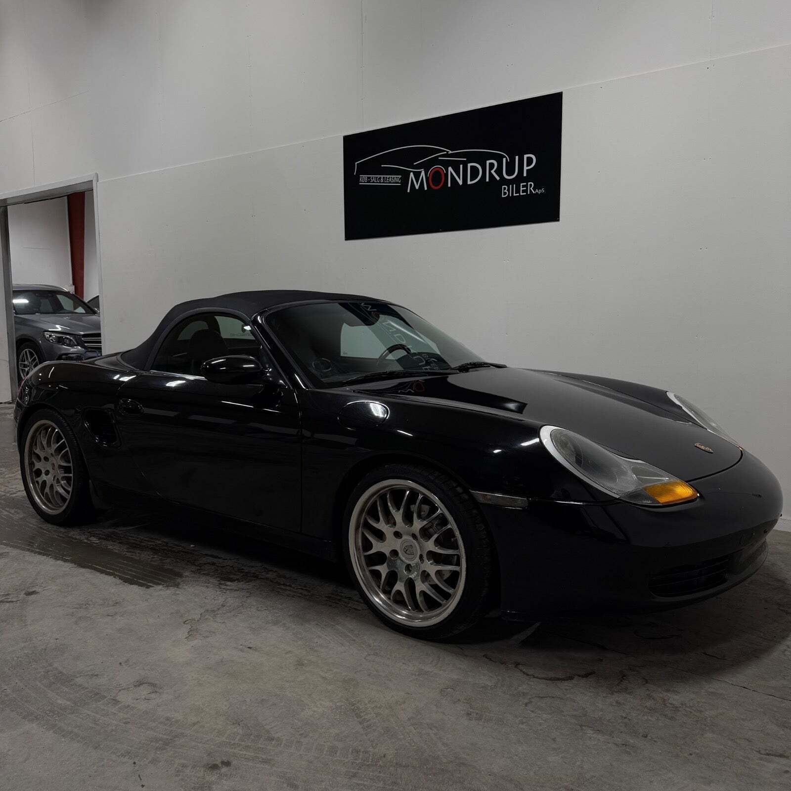 Sort Porsche Boxster fra 1997