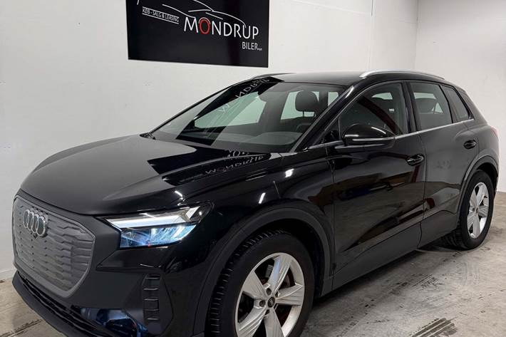 Sort Audi Q4 e-tron fra 2023 set udefra