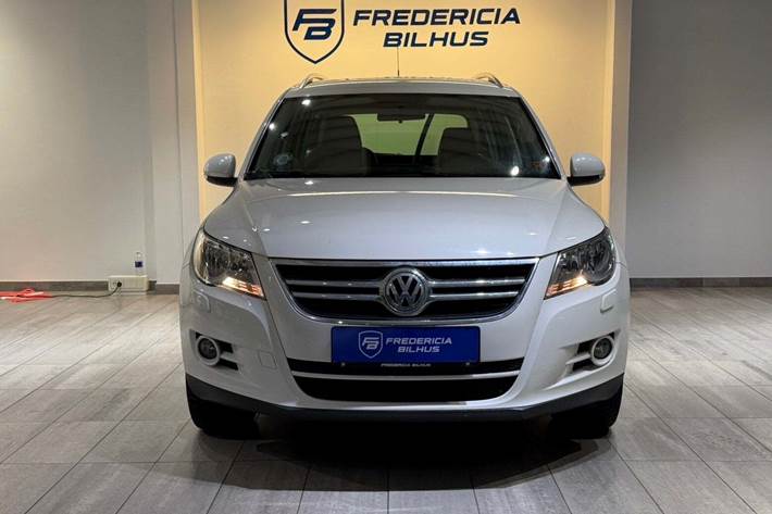Hvid VW Tiguan fra 2008