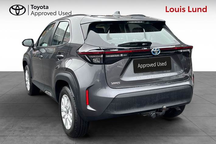 Grå Toyota Yaris Cross fra 2023