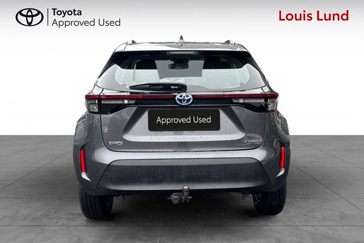 Grå Toyota Yaris Cross fra 2023