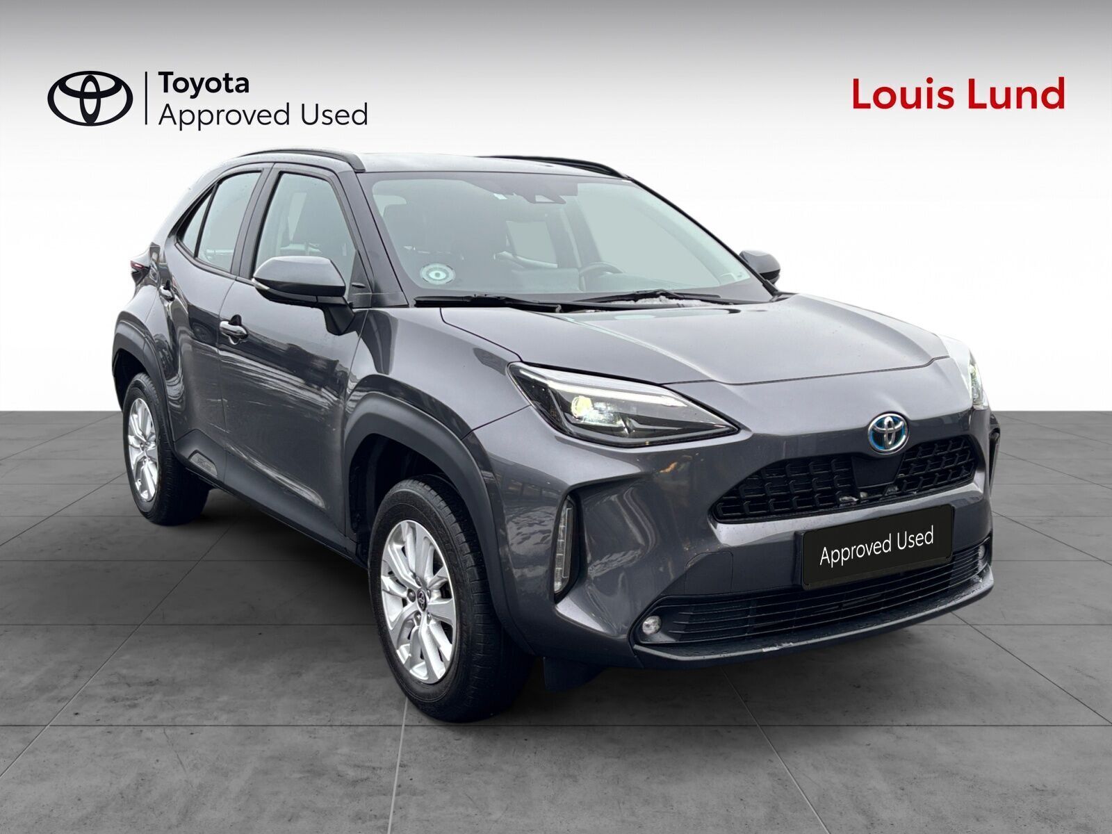 Grå Toyota Yaris Cross fra 2023