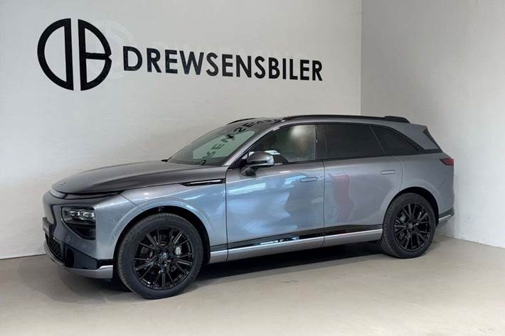 Grå Xpeng G9 fra 2024