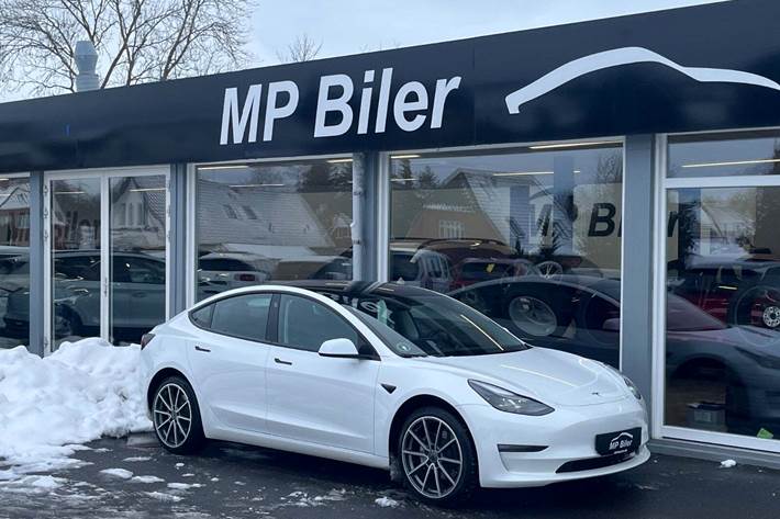 Hvid Tesla Model 3 fra 2022