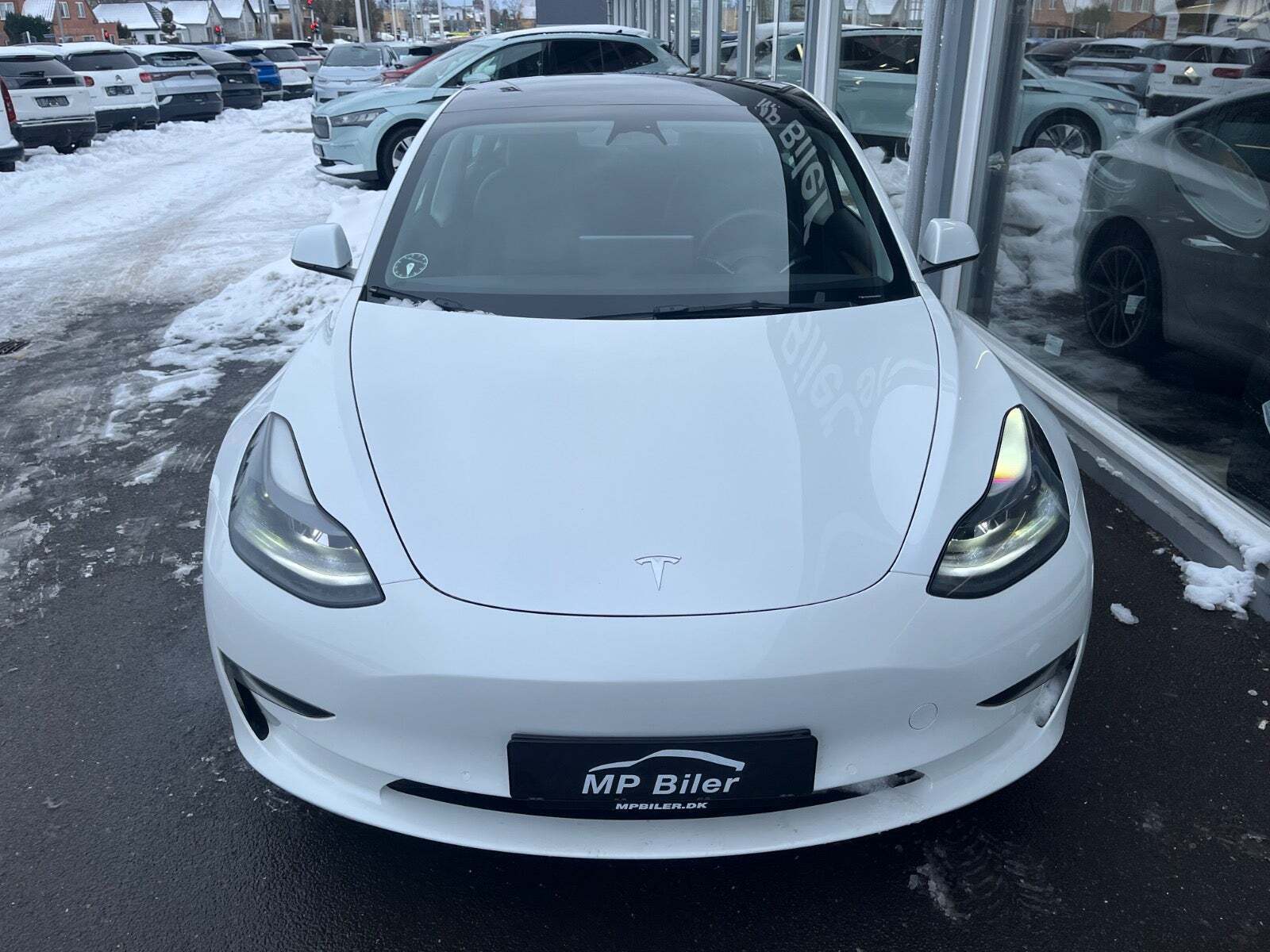 Hvid Tesla Model 3 fra 2022
